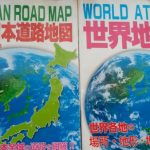 100円ショップダイソーの地図シリーズ(全日本道路地図・世界地図)はリビングの常備品